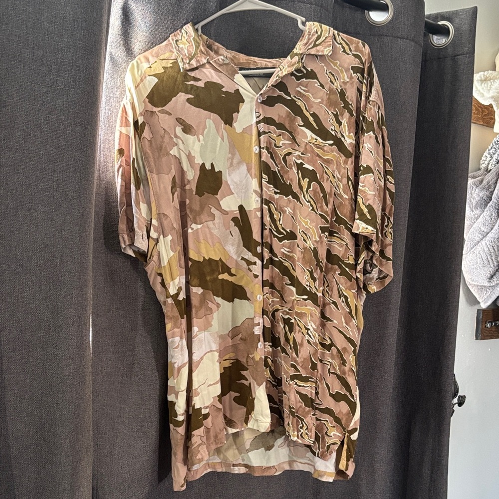 No Boundaries Men's Brown Camouflage Button-Down Shirt
